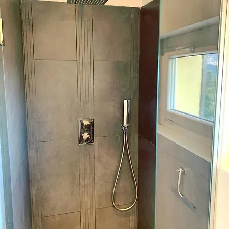La Maison D'elhora Hébergement de vacances Montreal-les-Sources